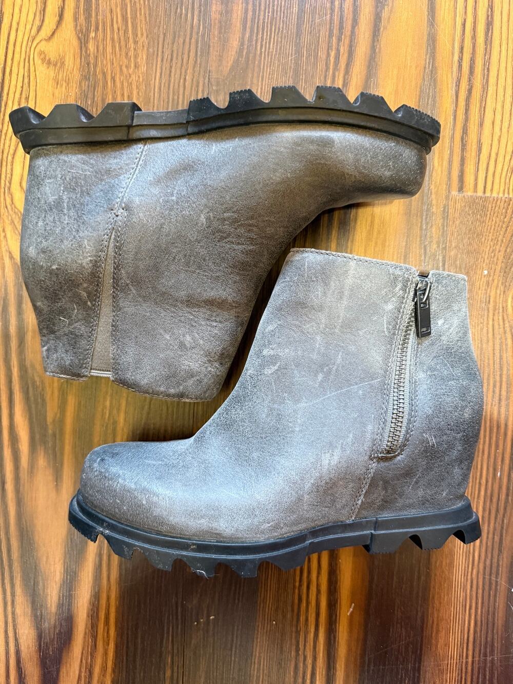 Sorel Women’s Joan of Arc Wedge II Zip Boots Size 9